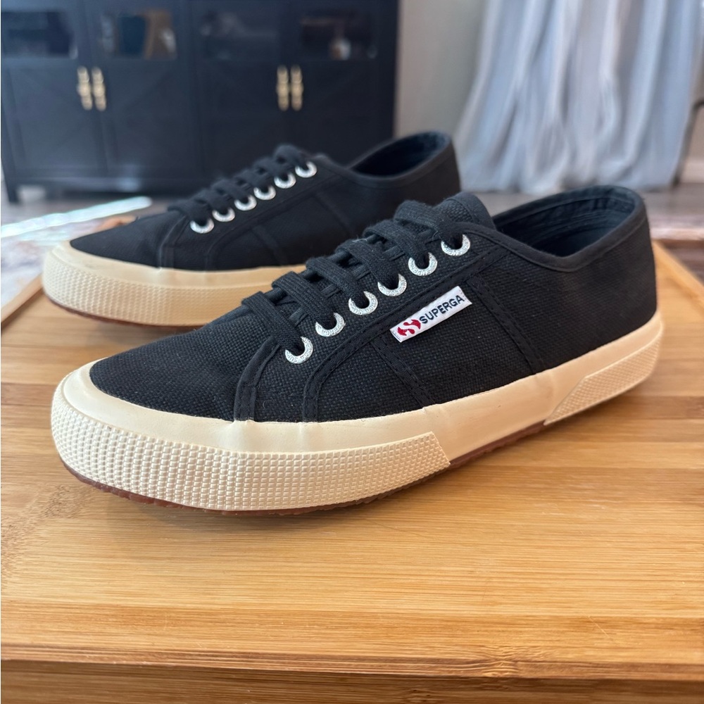 Superga Women’s Black and Cream Sneakers Size 8 - Picture 2 of 6